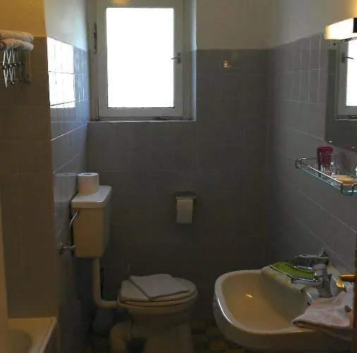 兰德豪斯瓦德费登住宿加早餐旅馆 住宿加早餐酒店 3*